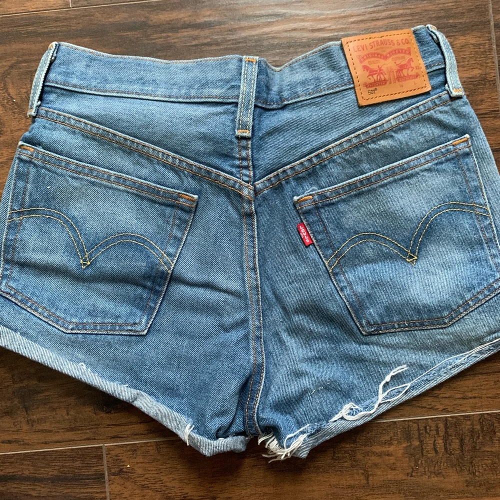 Levi’s 501 cutoff denim shorts sz26